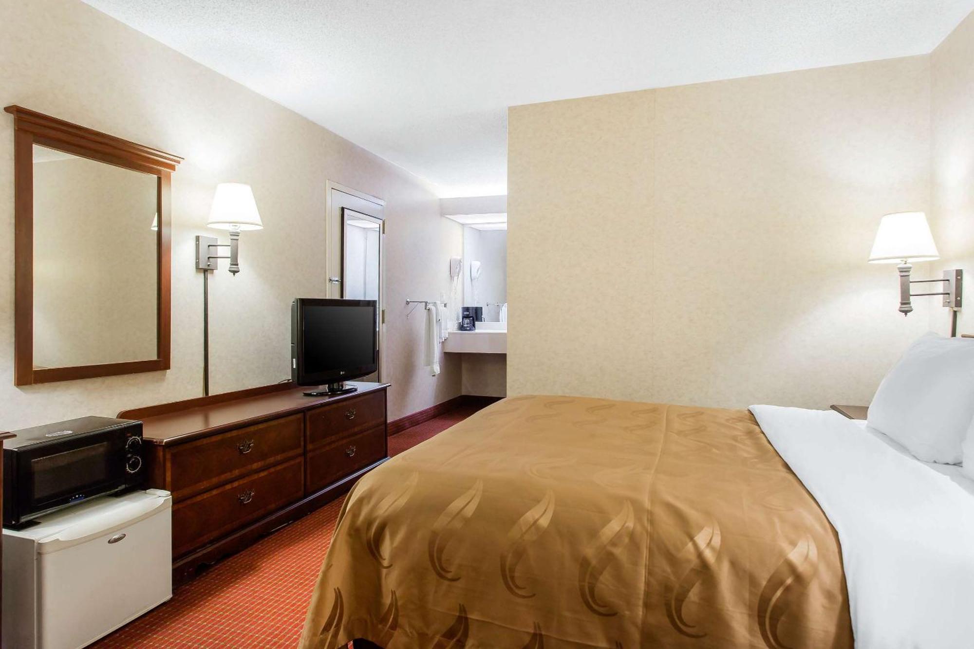 Quality Inn Mount Airy Mayberry Exteriör bild